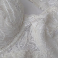 Load image into Gallery viewer, GYCL Classic Ultrathin Underwire Push Up 3/4 Lace Bra, White, Size XL 40B