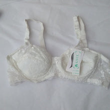 Load image into Gallery viewer, GYCL Classic Ultrathin Underwire Push Up 3/4 Lace Bra, White, Size XL 40B