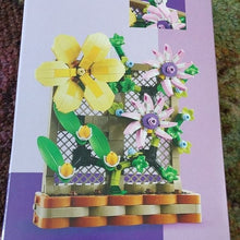 Load image into Gallery viewer, Lego 40683 Flower Trellis Display Building Set Limited Edition 440 pc
