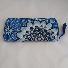 Load image into Gallery viewer, Vera Bradley Accordion Wallet, Blue Star Medallion