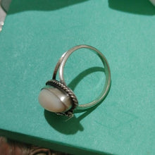Load image into Gallery viewer, Vintage Sterling Silver+ Mother-of Pearl Navajo Ring, Size 5
