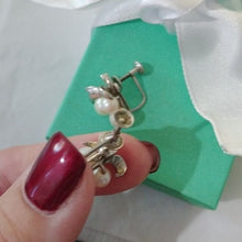 Load image into Gallery viewer, Vintage Sterling Silver+ Pearl Screwback Earrings in Grape Cluster Design
