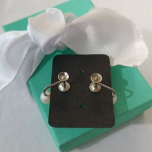 Load image into Gallery viewer, Vintage Sterling Silver+ Pearl Screwback Earrings in Grape Cluster Design
