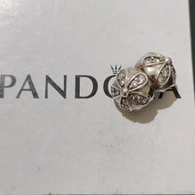 Load image into Gallery viewer, Pandora Sterling Silver Dazzling Daisies Clip with Clear Zirconia - 791493cz