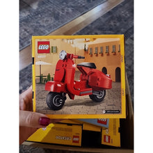 Load image into Gallery viewer, Lego Vespa European Scooter Building Set 40517