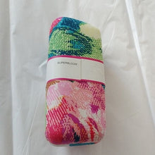 Load image into Gallery viewer, Vera Bradley Hard Clamshell Sunglass Case in Superbloom