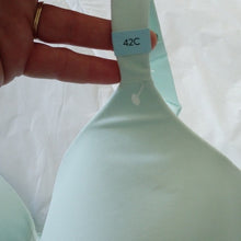 Load image into Gallery viewer, Vanity Fair Breathable Luxe Full Figure Wirefree Bra 71265, Seafoam Green, 42C