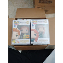 Load image into Gallery viewer, Funko Chase + Common Set Penelope Featherington #1663 Bridgerton In Protectors