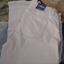 Load image into Gallery viewer, Chaps Women's Slimming Mid Rise Denim Capri Pant, Size 10