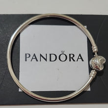 Load image into Gallery viewer, Pandora Sterling Silver Moments Heart Bangle Bracelet Medium 19cm