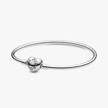 Load image into Gallery viewer, Pandora Sterling Silver Moments Heart Bangle Bracelet Medium 19cm