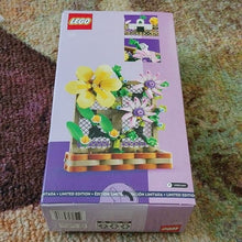 Load image into Gallery viewer, Lego 40683 Flower Trellis Display Building Set Limited Edition 440 pc
