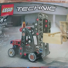 Load image into Gallery viewer, Lego 30642 Bday Train, 30651 Quidditch Practice, 30655 Forklift, + 30656 King