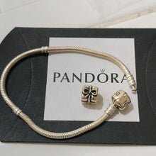 Load image into Gallery viewer, Pandora Sterling Silver 7" Snakechain Starter Bracelet w/ Present Charm 790300