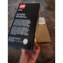 Load image into Gallery viewer, LEGO 40760 Fortnite Brickheadz Adventure Peely Cuddle Team Leader