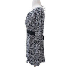 Load image into Gallery viewer, Motherhood Maternity Black + White Top Blouse, Size Medium