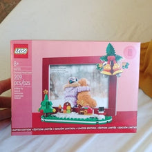 Load image into Gallery viewer, Lego 40702 Christmas Picture Frame GWP Limited Edition 209 pieces