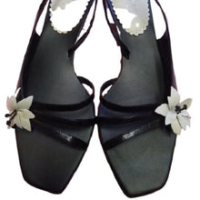 Load image into Gallery viewer, AXCESS Aries Sandals, Black with Ivory flowers, Size 8.5 M