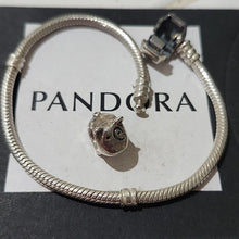 Load image into Gallery viewer, Pandora 7.0" Snake Chain Bracelet & Spot the Bulldog Charm 790258