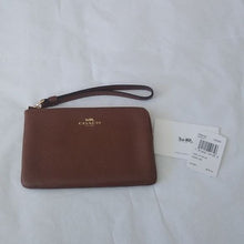 Load image into Gallery viewer, Coach F58032 Crossgrain Leather Corner Zip Wristlet, IM/Saddle 2