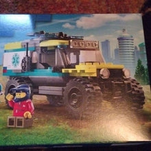 Load image into Gallery viewer, Lego 40582 4x4 Off-Road Ambulance Rescue Building Set