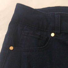 Load image into Gallery viewer, C'est Toi Navy Blue stretch Denim Shorts, Size Small