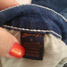 Load image into Gallery viewer, Seven 7 Denim Jean Capris, Size 4