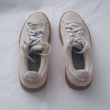 Load image into Gallery viewer, Puma Cream Canvas Sneaker Shoes, Size 5.5