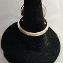 Load image into Gallery viewer, Sterling Silver + Peridot Round Ring, size 8.5