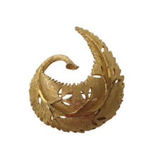 Load image into Gallery viewer, Vintage BSK Goldtone Metal Leaf Brooch