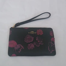 Load image into Gallery viewer, Coach Halftone Floral Wristlet, IM/Black Wine
