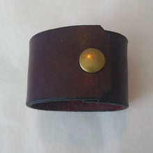 Load image into Gallery viewer, Tandy Leather Bracelet w/ Eagle plaque design, 8"