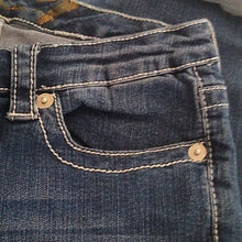 Load image into Gallery viewer, Seven 7 Denim Jean Capris, Size 4