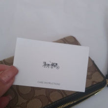 Load image into Gallery viewer, Coach Outline Signature Corner Zip Wristlet F58033 Khaki/Brown