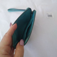Load image into Gallery viewer, Coach F58032 Crossgrain Leather Corner Zip Wristlet, QB/Blue Green