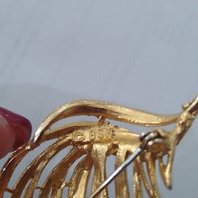 Load image into Gallery viewer, Vintage BSK Goldstone Metal Leaf Brooch