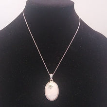Load image into Gallery viewer, 925 Mother-of-pearl Pendant with Peridot CZ Star 18" Chain Necklace