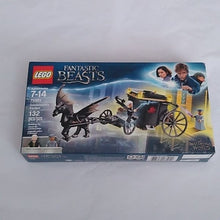 Load image into Gallery viewer, Lego 75951 Fantastic Beasts Grindelwald's Escape Building Set 132 Pc. Retired
