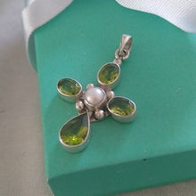 Load image into Gallery viewer, 925 Sterling Silver Peridot Pearl Pendant

