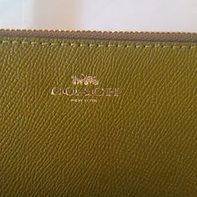 Load image into Gallery viewer, Coach 58032 Corner Zip Wristlet, IM/Citron