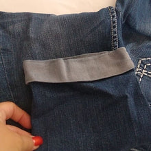 Load image into Gallery viewer, Seven 7 Denim Jean Capris, Size 4