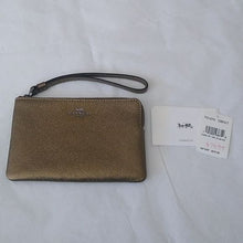 Load image into Gallery viewer, Coach F21070 Crossgrain Metallic Leather Corner Zip Wristlet, QB/Metallic Fern