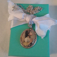 Load image into Gallery viewer, Vintage JCM Jacmel Mauritius Girl Praying Oval pendant 925 Sterling