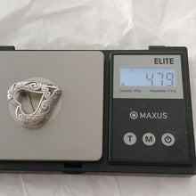 Load image into Gallery viewer, Artisan made Silver Openwork Heart Brooch