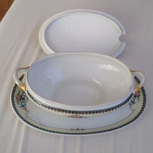 Load image into Gallery viewer, 1920s Morimura Noritake China CALAIS Covered Gravy Boat w/ Attached Plate
