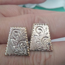 Load image into Gallery viewer, Vintage Goldtone Etched Hickok USA Tie Bar and Trapezoid Shaped Cufflinks set