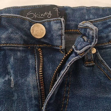 Load image into Gallery viewer, Skinny Fries Stretch Denim Cutoff Jean Shorts with Ric Rac, Size 3