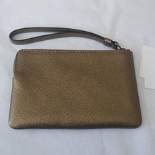 Load image into Gallery viewer, Coach F21070 Crossgrain Metallic Leather Corner Zip Wristlet, QB/Metallic Fern