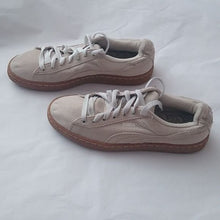 Load image into Gallery viewer, Puma Cream Canvas Sneaker Shoes, Size 5.5