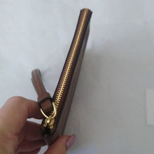 Load image into Gallery viewer, Coach F58032 Crossgrain Leather Corner Zip Wristlet, IM/Saddle 2